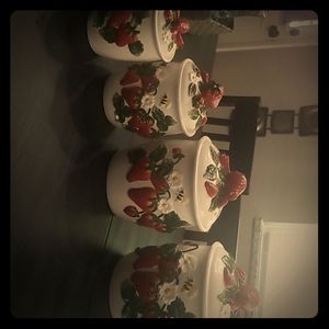 Strawberry canisters
